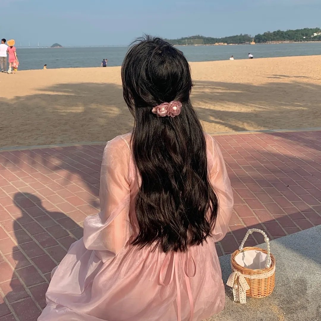 在大雪封闭的山庄里